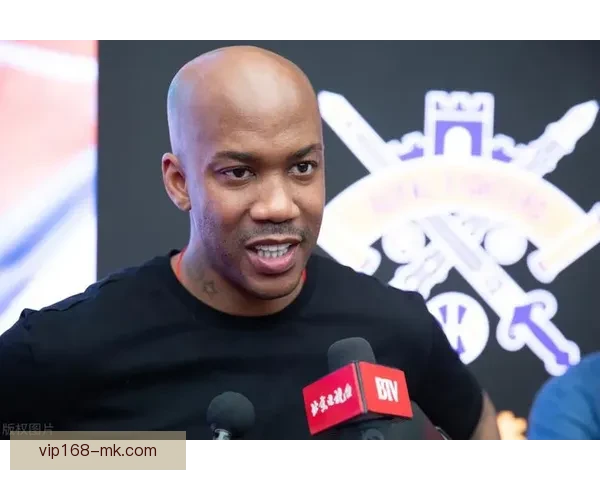 艾维情绪失控言行激烈引争议令人联想到马布里与凯-琼斯